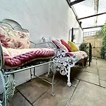 Spacious Comfortable Flat With Free Parking In East Finchley, Muswell Hill & Close To Alexandra Palace